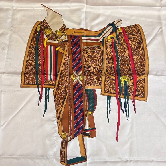 Gucci 1980โs saddle silk scarf in Navy/Red/white *vintage ๐ - Picture 7 of 9